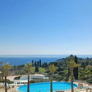https://cap-esterel-agay-st-raphael-vue-mer.fr-provencehotel.com